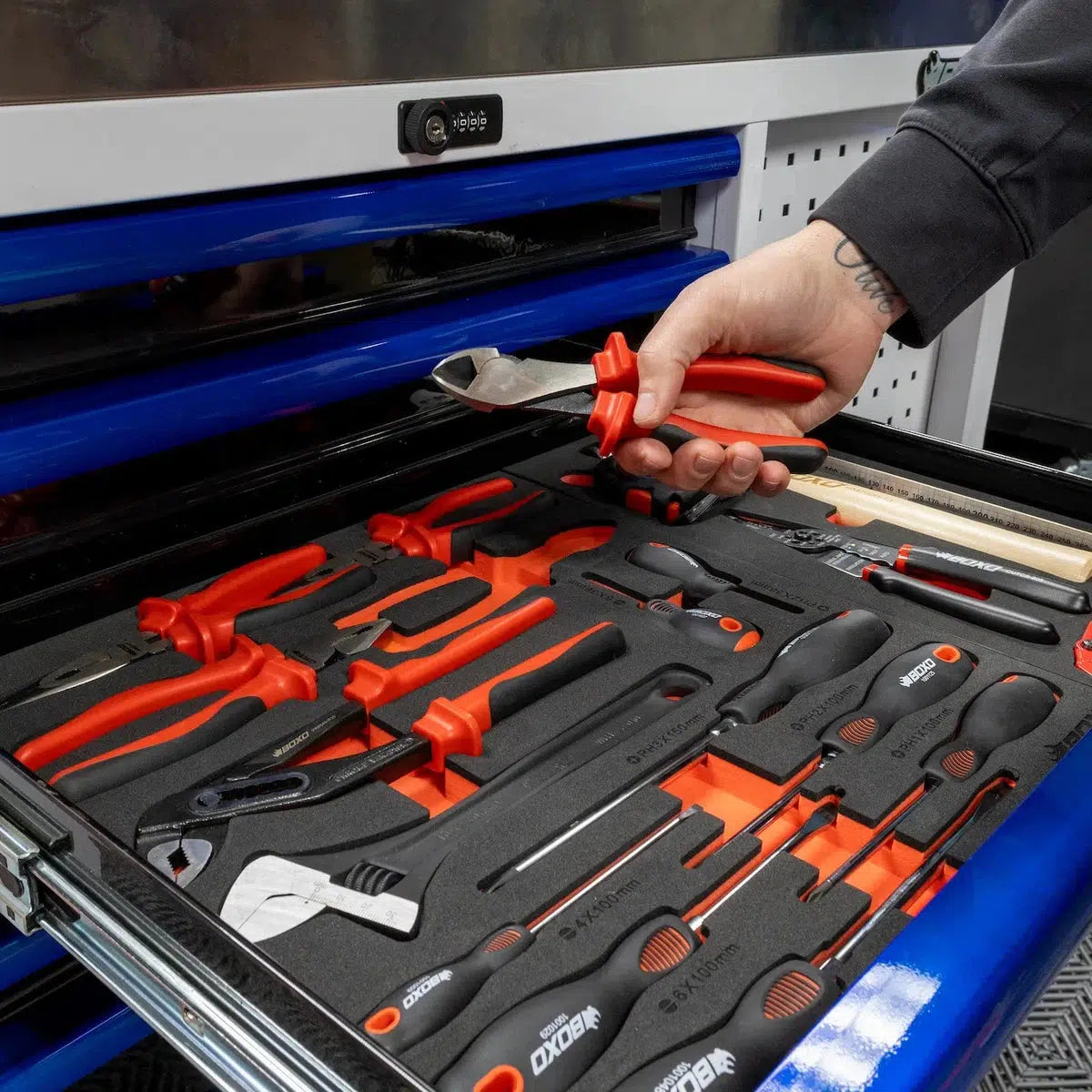19-Piece Screwdriver, Plier, and Utility Tool Set